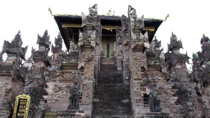 photo Pura Beji Sangsit : Favorit Wisman, Abadikan Ukiran Unik Khas Buleleng