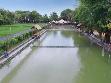 photo Memancing Ikan di Desa Wisata Kertalangu