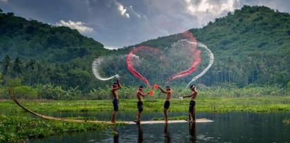 photo Indahnya Pemandangan Danau Yeh Malet