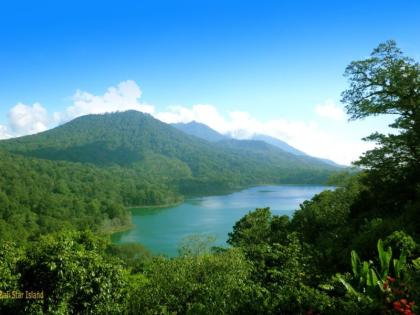 photo Hunting Foto dengan View Menakjubkan di Buyan Lake Nature Park - Lake Tamblingan
