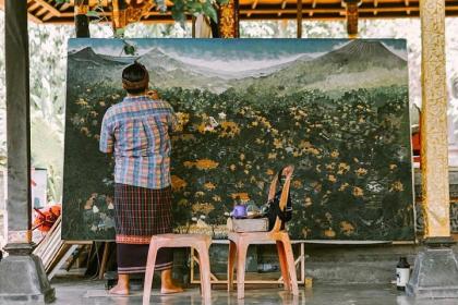 photo Temukan Keajaiban Seni Lukis di Desa Sayan