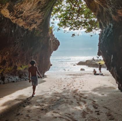 photo Menikmati Liburan Di Pantai Soan Galuh