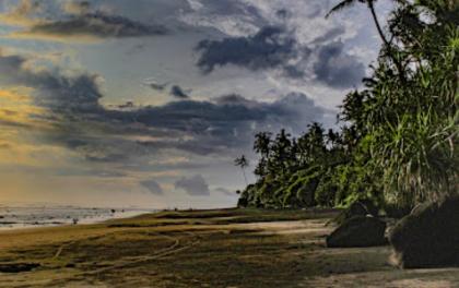 photo Menikmati Indahnya Pemandangan di Pantai Bonian