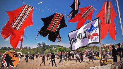 photo Rare Angon Festival 2024 : Ribuan Layang-layang Mengudara di Pantai Mertasari Sanur!