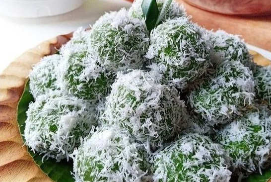 photo Klepon Gianyar: Manisnya Gula Merah Berbalut Kelapa yang Legendaris