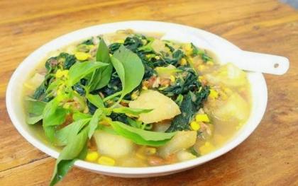 photo Paduan Aroma Kemangi Dan Kacang Dalam Semangkuk Bubur Ledok.